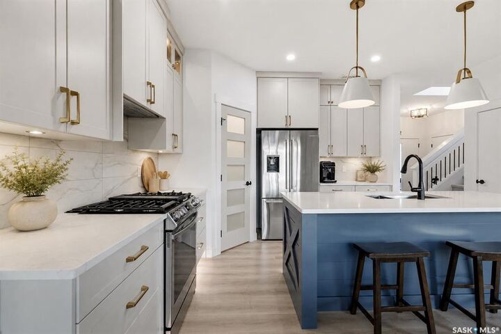 Property Photo: 302 Chelsom Manor SK S7V 1R3