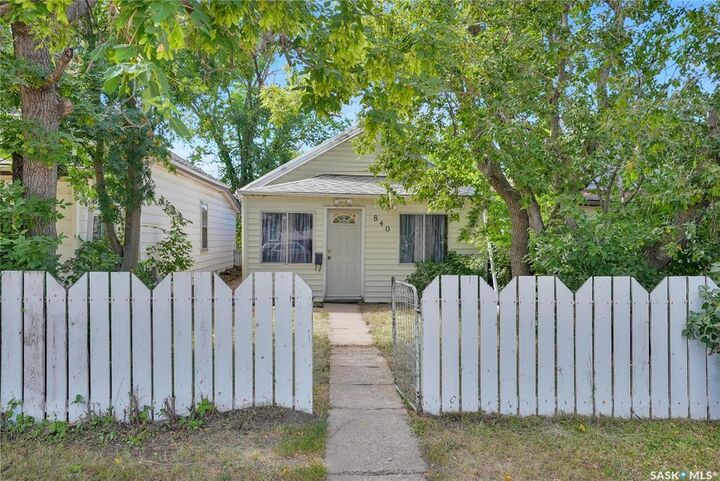 840 Grey Avenue — photo 1