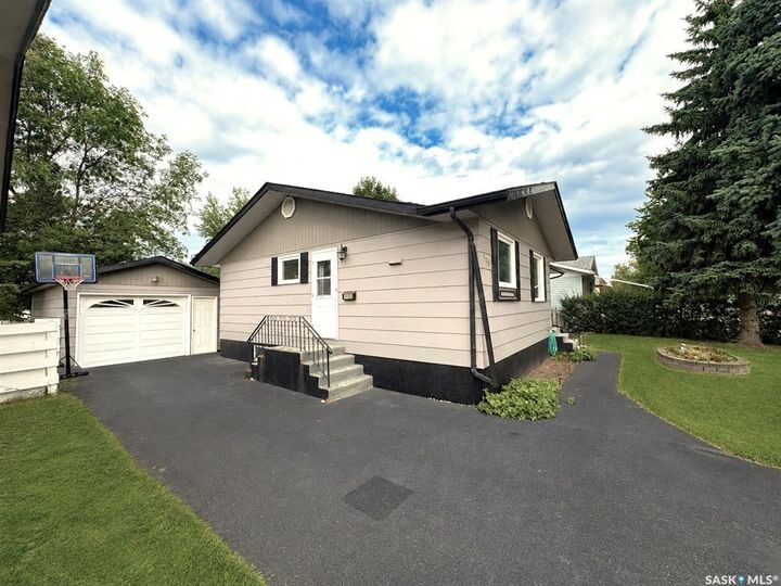 Photo de la propriété:  909 14th Street  SK S0K 2A0 