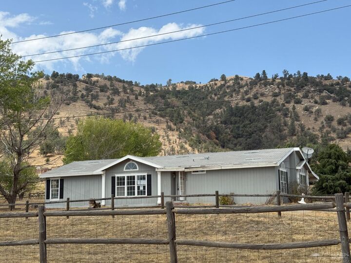 Property Photo:  28000 Cummings Valley Road  CA 93561 