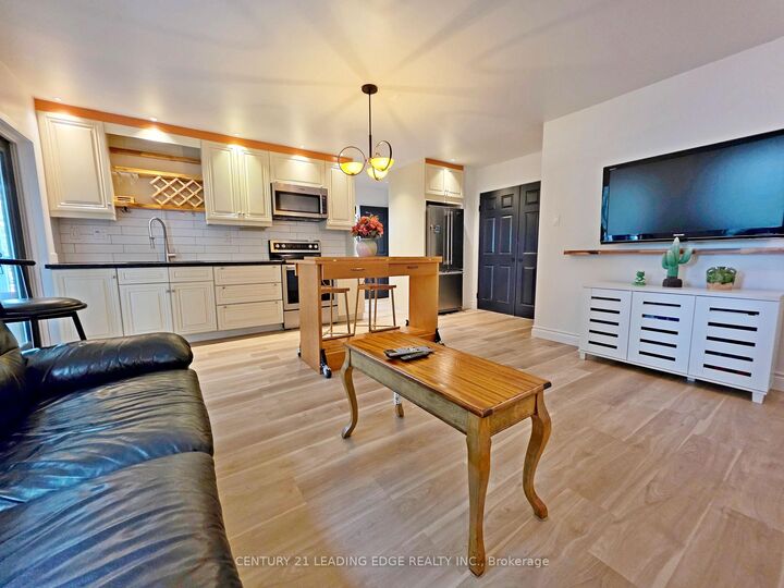 Property Photo:  260 Metro Road N B  ON L4P 3C8 