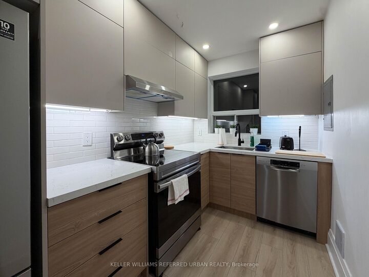 Property Photo: 823 Millwood Road 6 ON M4G 1W3