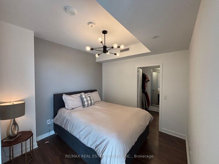 Property Photo:  3005 Pine Glen Road 501  ON L6M 5P5 