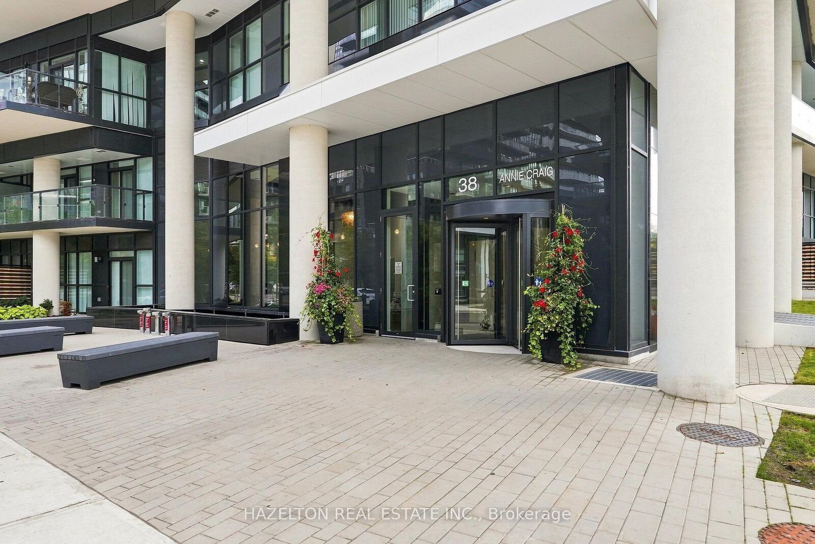 Property Photo: 38 Annie Craig Drive 4201 ON M8V 0G9