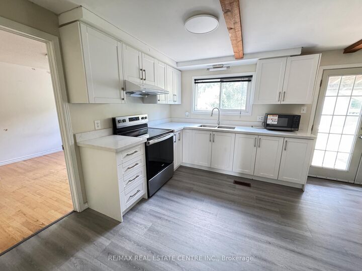 Property Photo:  129 Kortright Road W  ON N1G 3N9 