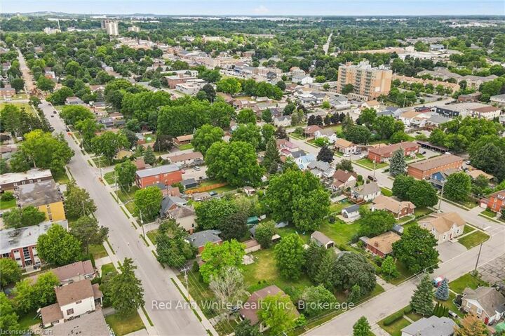 Property Photo:  234 Montrose Street S  ON N3J 2J2 