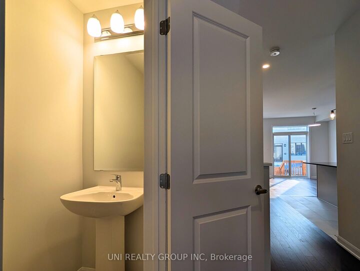 Property Photo:  716 Tadpole Crescent  ON K2J 7N1 