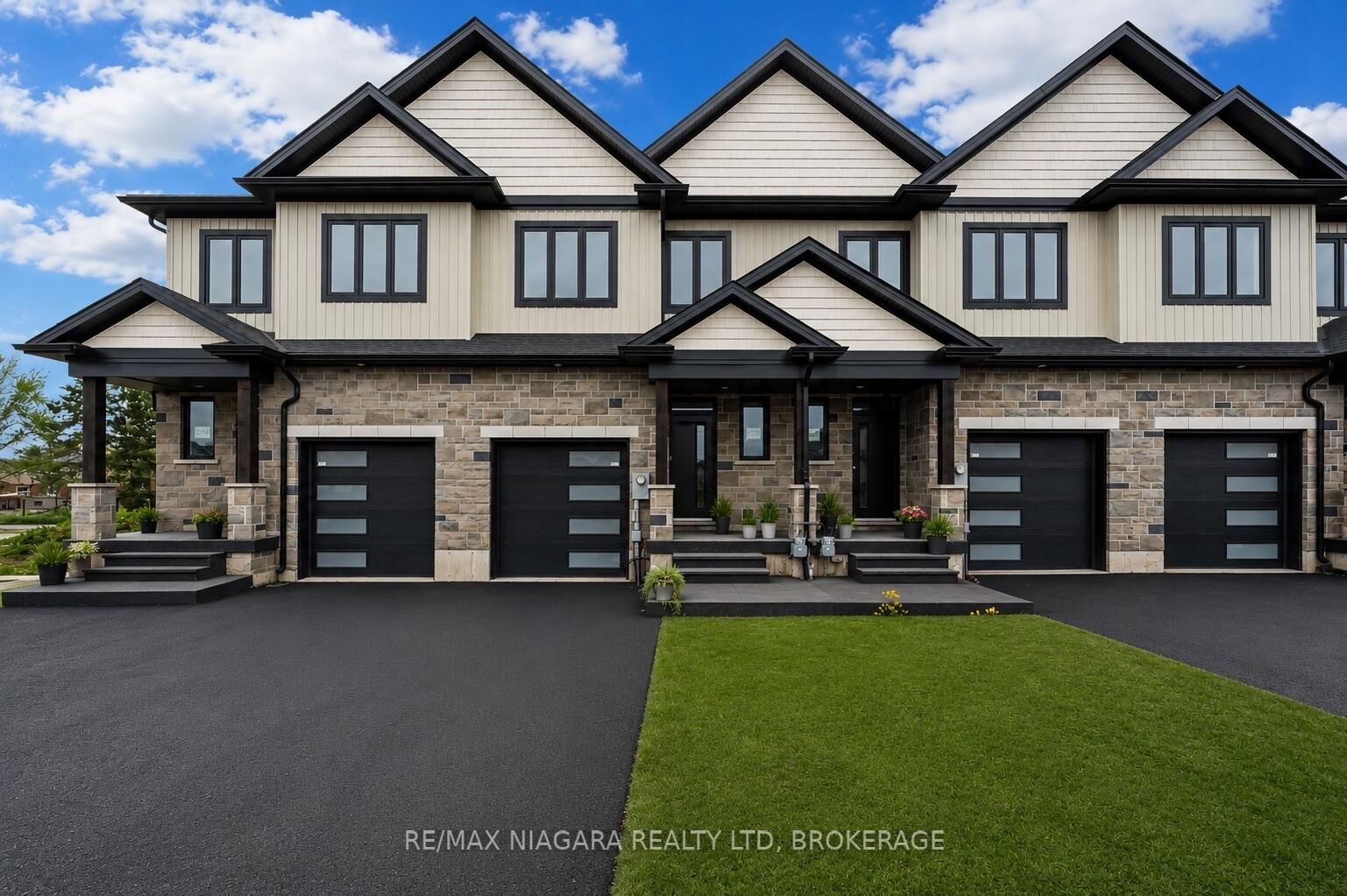 Property Photo:  6200 Curlin Crescent  ON L2H 0B8 