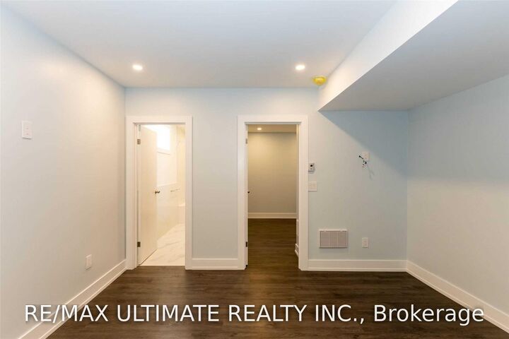 Photo de la propriété: 248 Wilmington Avenue Apt 1 ON M3H 5K3