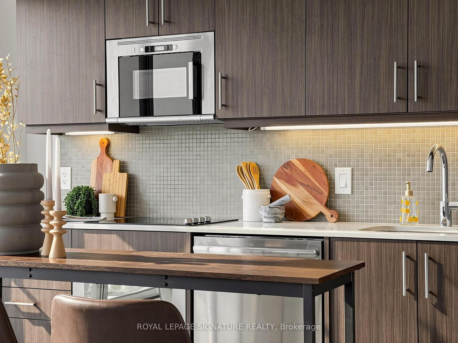 Property Photo: 297 College Street Ph2 ON M5T 0C2