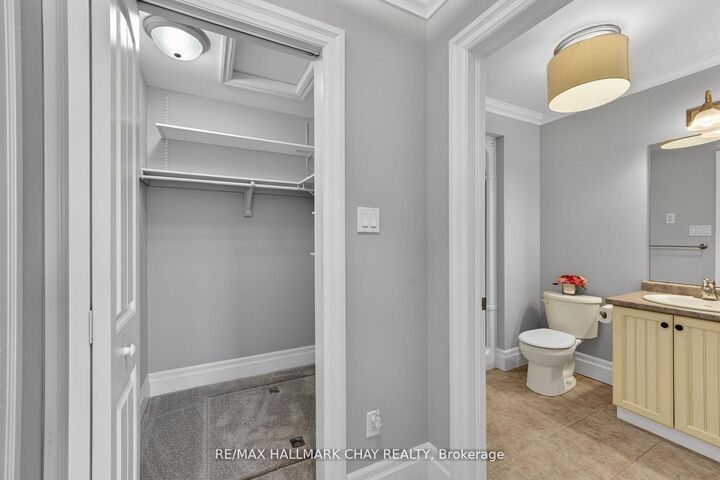 Property Photo: 19 Greenway Drive ON L9Z 0E6