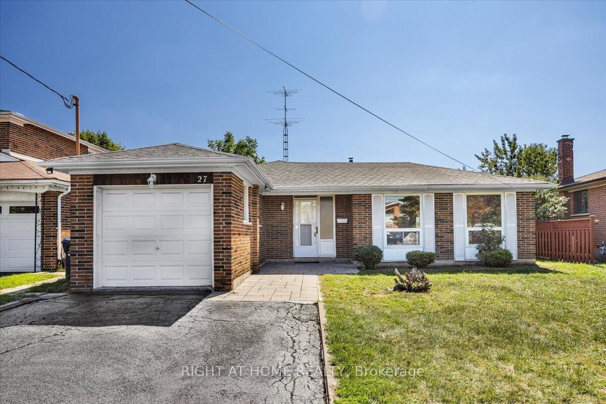 Property Photo:  27 Villata Gardens  ON M3J 1J7 