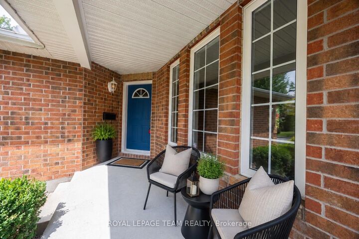 Property Photo: 60 Woliston Crescent ON K2W 1E5