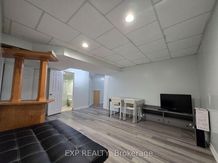 Property Photo: 253 Hollymount Drive ON L5R 3P8