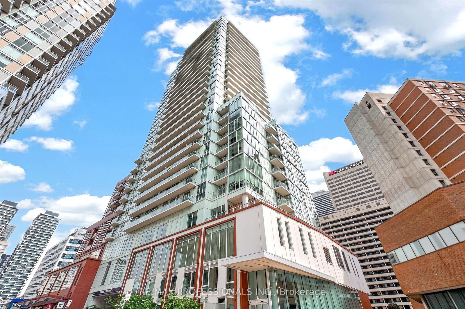 Property Photo: 33 Helendale Avenue 1102 ON M4R 0A4