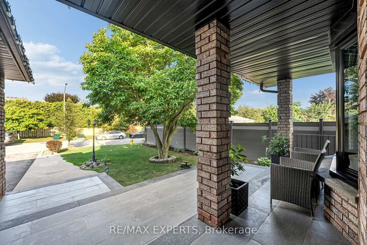 212 Bordeaux Drive — photo 1
