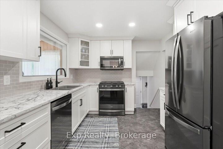Property Photo:  48 Melrose Crescent  ON K8N 1X9 