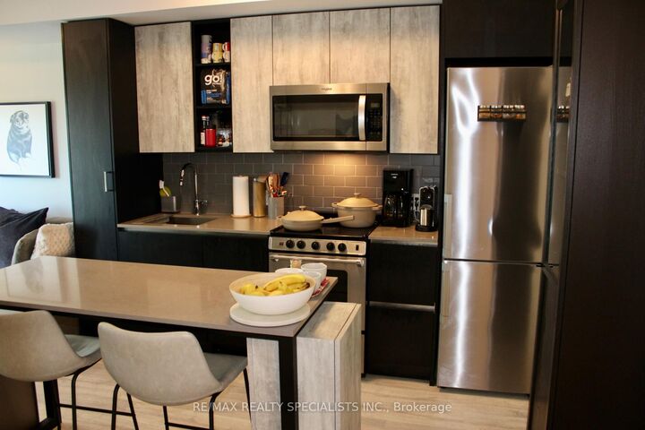 Property Photo:  251 Manitoba Street 809  ON M8Y 0C7 