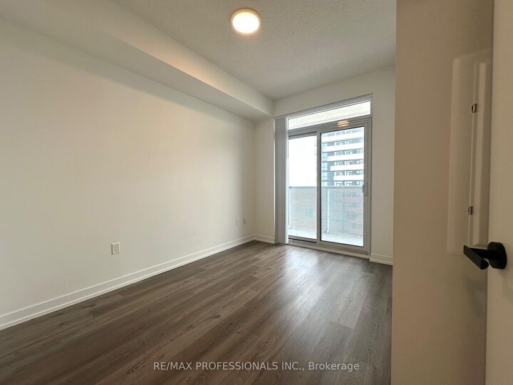 Property Photo:  225 Commerce Street 4902  ON L4K 0R1 