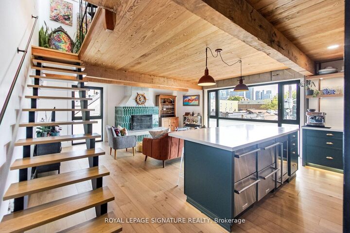 6 Littlehayes Lane — photo 1