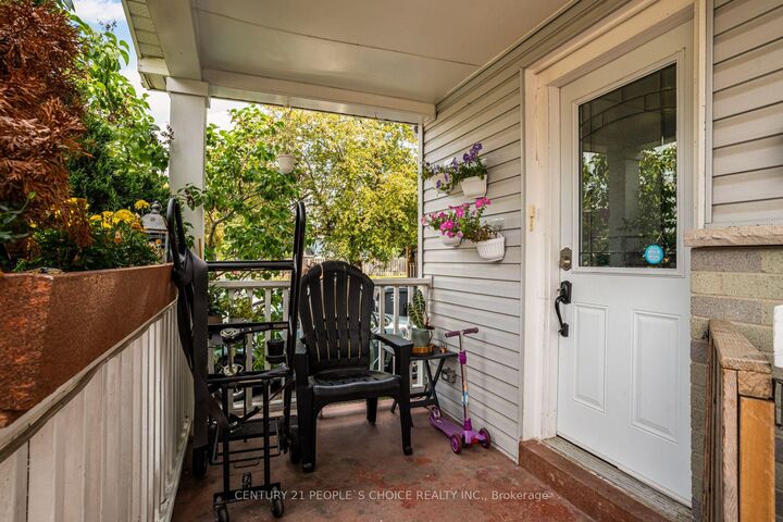 Property Photo:  13 Jeffrey Street  ON L6S 2M9 