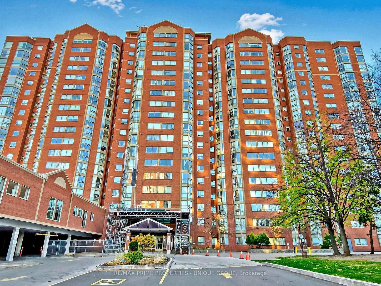 Property Photo: 2460 Eglinton Avenue E Ph12 ON M1K 5J7