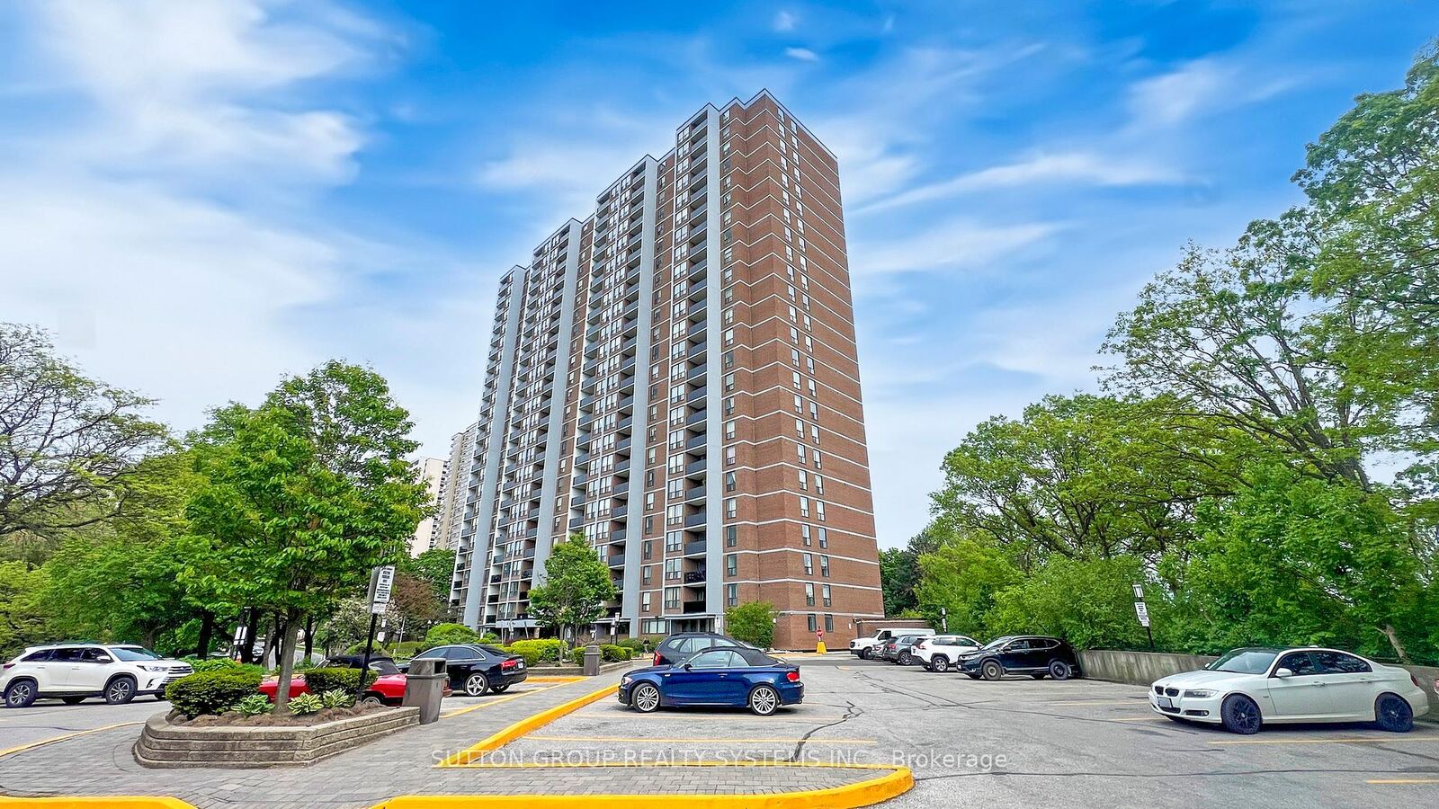 Property Photo:  85 Emmett Avenue 1811  ON M6M 5A2 