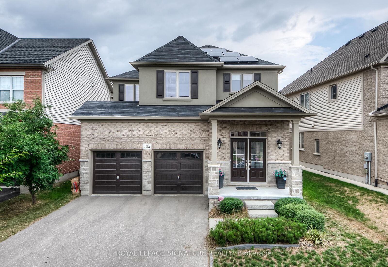 Property Photo:  102 Coopershawk Street  ON N2K 4J8 