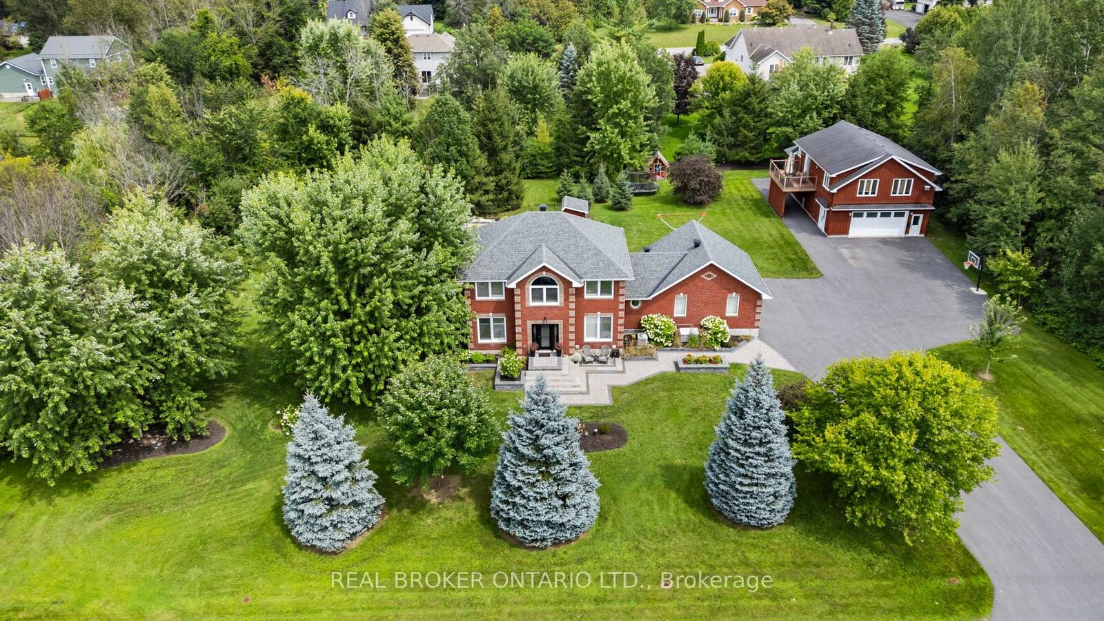 Property Photo: 27 Garrison Drive ON K0G 1J0