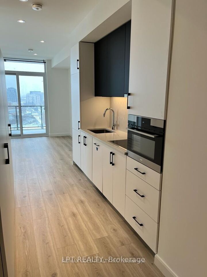 Property Photo:  741 King Street W 1313  ON N2G 1E5 