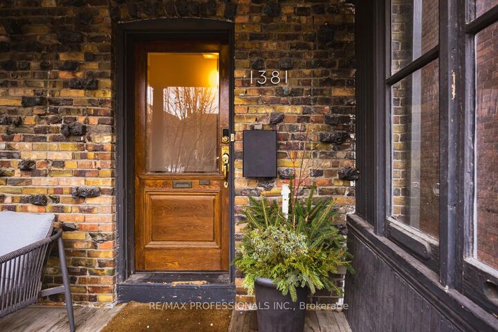 Property Photo:  1381 Lansdowne Avenue  ON M6H 3Z9 