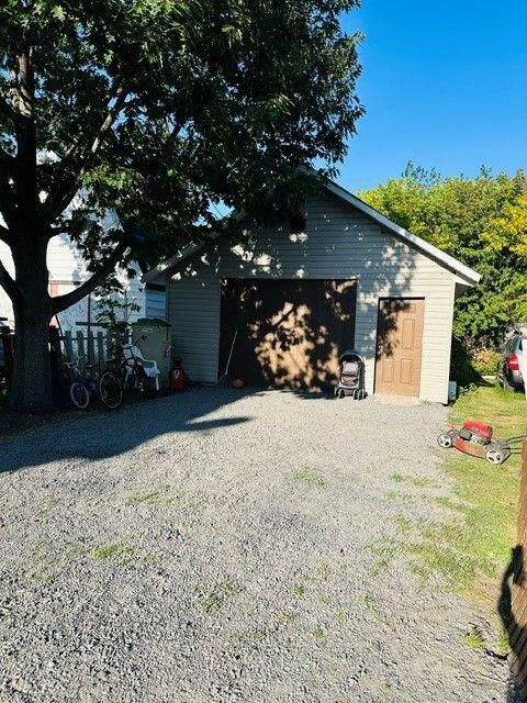 Photo de la propriété: 221 St Felix Street 221-221A ON K6H 5A4