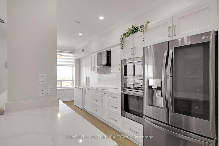 Property Photo: 88 Grandview Way Ph12 ON M2N 6V6