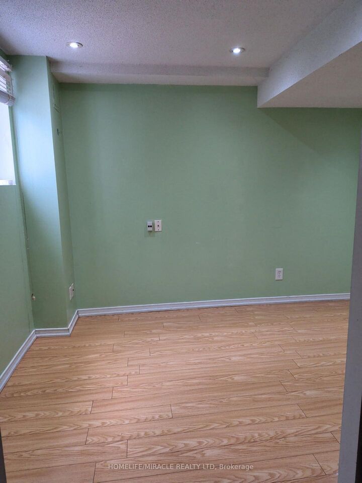 Property Photo:  1206 Prestonwood Crescent Basement  ON L5V 2V3 