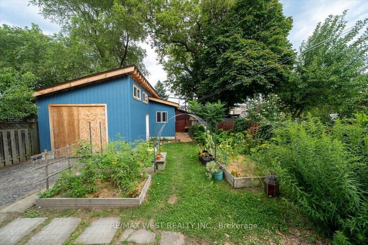 Property Photo:  73 Seventeenth Street  ON M8V 3K5 