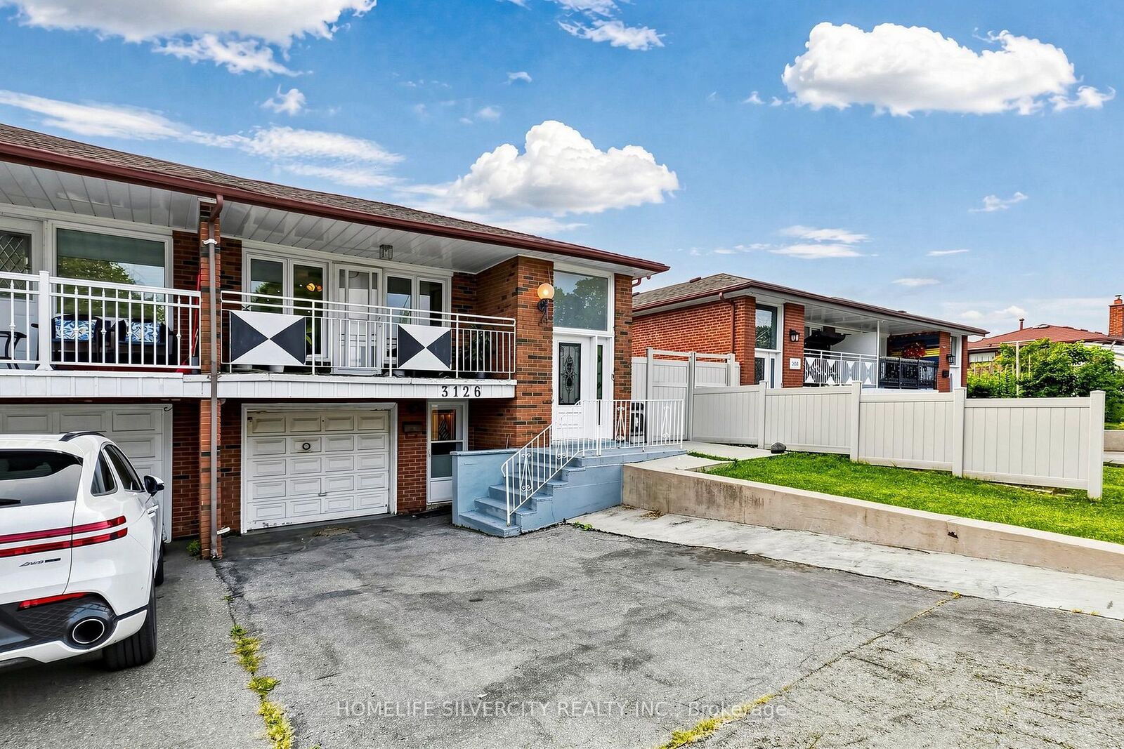 Property Photo: 3126 Redbank Crescent ON L4T 1V1