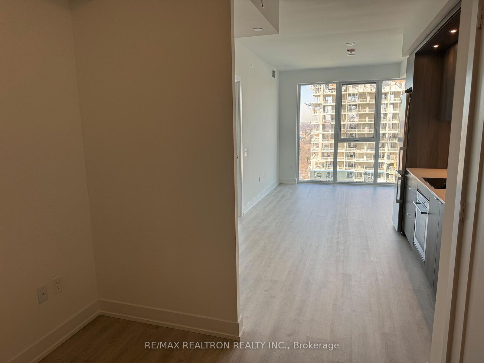 Property Photo:  30 Inn On The Park Drive 3701  ON M3C 0P8 