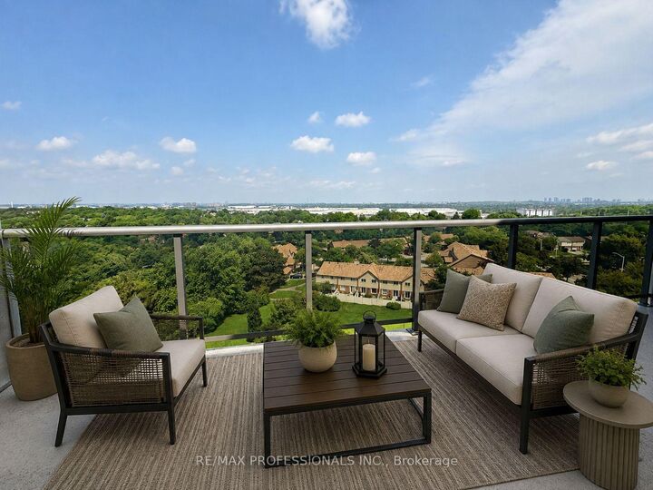Property Photo:  2665 Windwood Drive 1102  ON L5N 2P2 