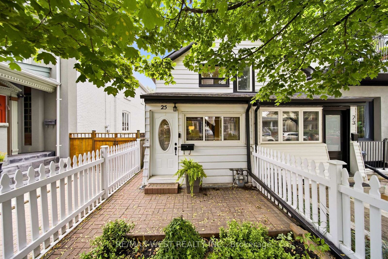 Property Photo:  25 Batavia Avenue  ON M6N 4A1 
