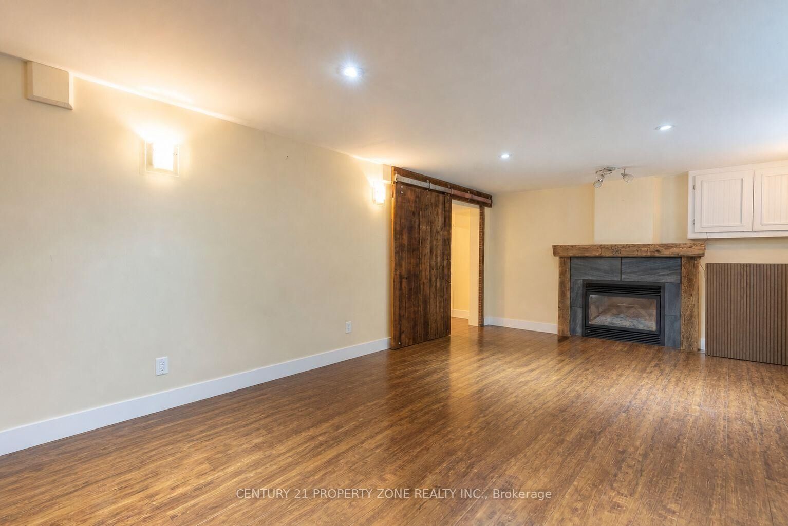 Property Photo:  162 Mountainview Road Basement  ON L7G 4K7 