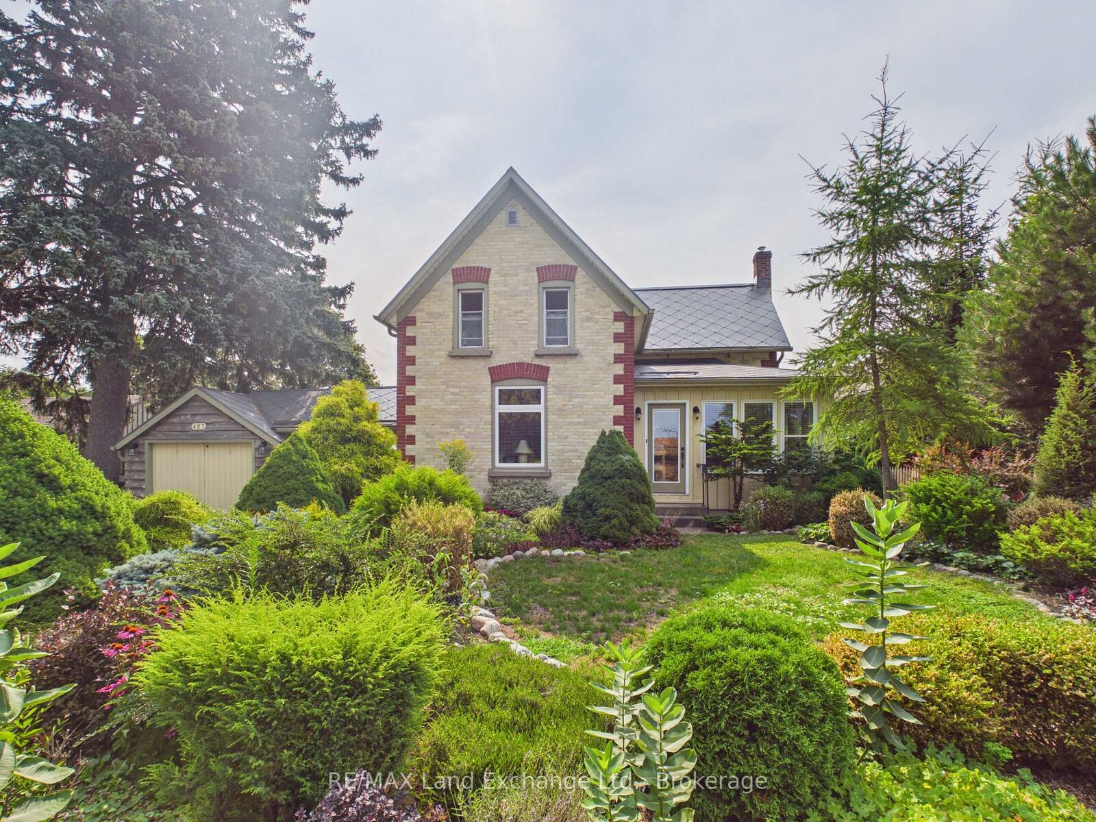 Property Photo:  457 Penetangore Row S  ON N2Z 2J7 