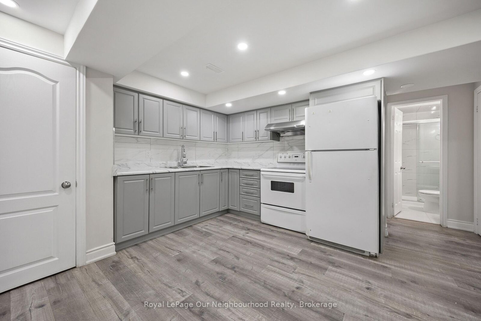 Property Photo:  206 Sunny Meadow Boulevard Bsmt  ON L6R 2Y7 