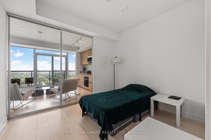 Property Photo: 127 Broadway Avenue 1611 ON M4P 1V4
