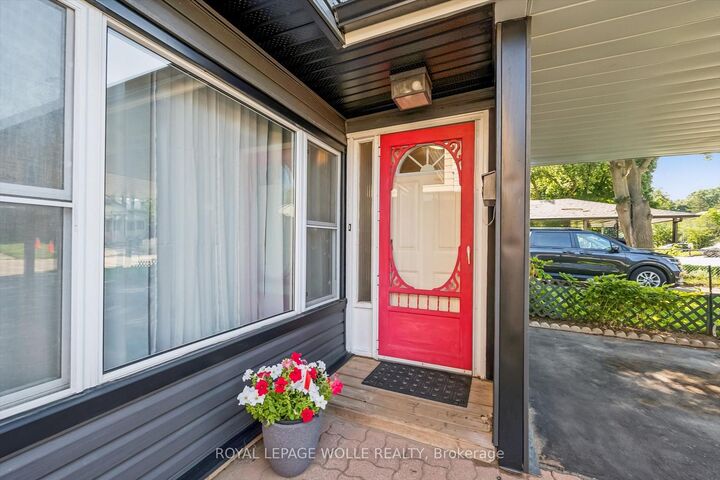 Property Photo:  460 Parkview Crescent  ON N3H 4X7 