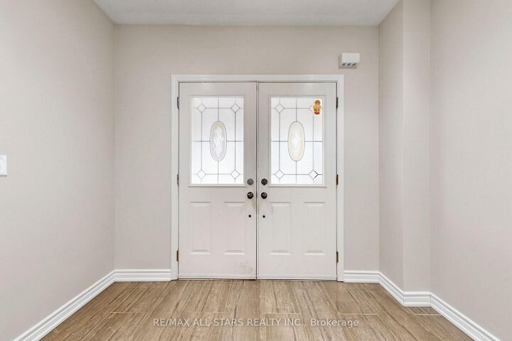 Property Photo: 13 Boulderbrook Drive ON M1X 2B9