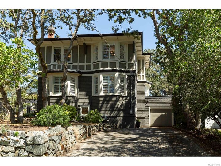 Property Photo: 1391 Victoria Ave BC V8S 4P4