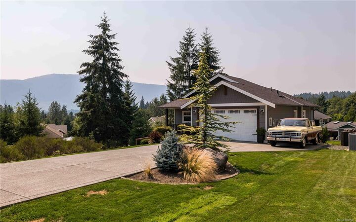 Property Photo: 228 Dawn Coe Cres BC V0R 2G0