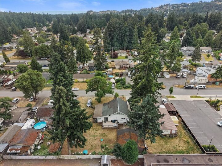 Property Photo:  588 Heatherly Rd  BC V9C 1K1 
