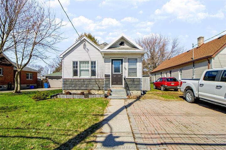 35 Alexandra Avenue — photo 1