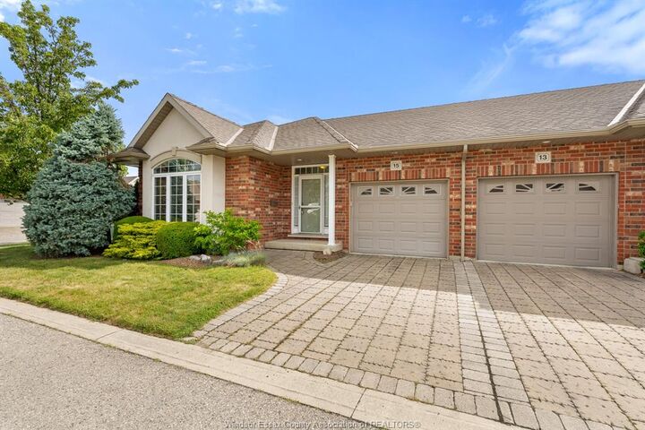 Property Photo: 15 Oakgrove Lane ON N7L 5R9